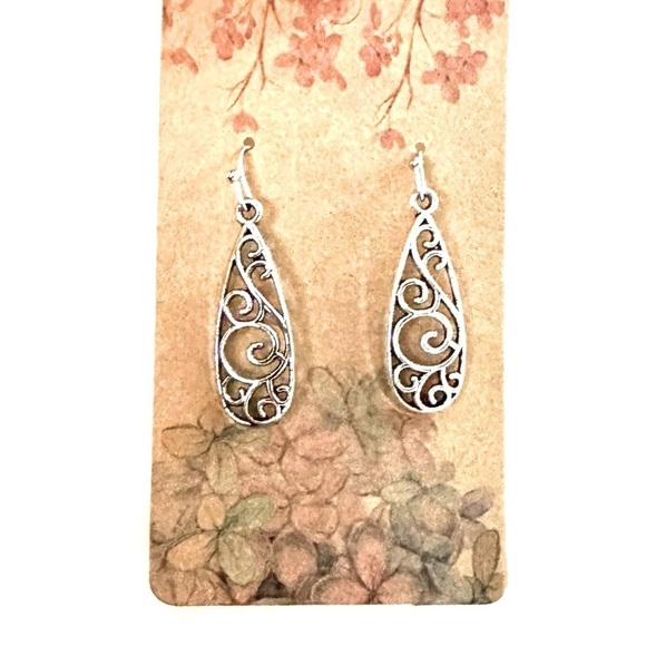 Jewelry - ❗️CLOSING SALE Vintage Style Silver Tone Hoop Dangle Earrings